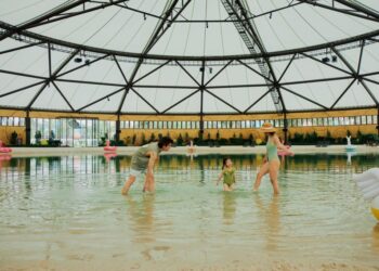 Trải nghiệm tắm biển bốn mùa trong nhà vòm khổng lồ tại OCEAN CITY